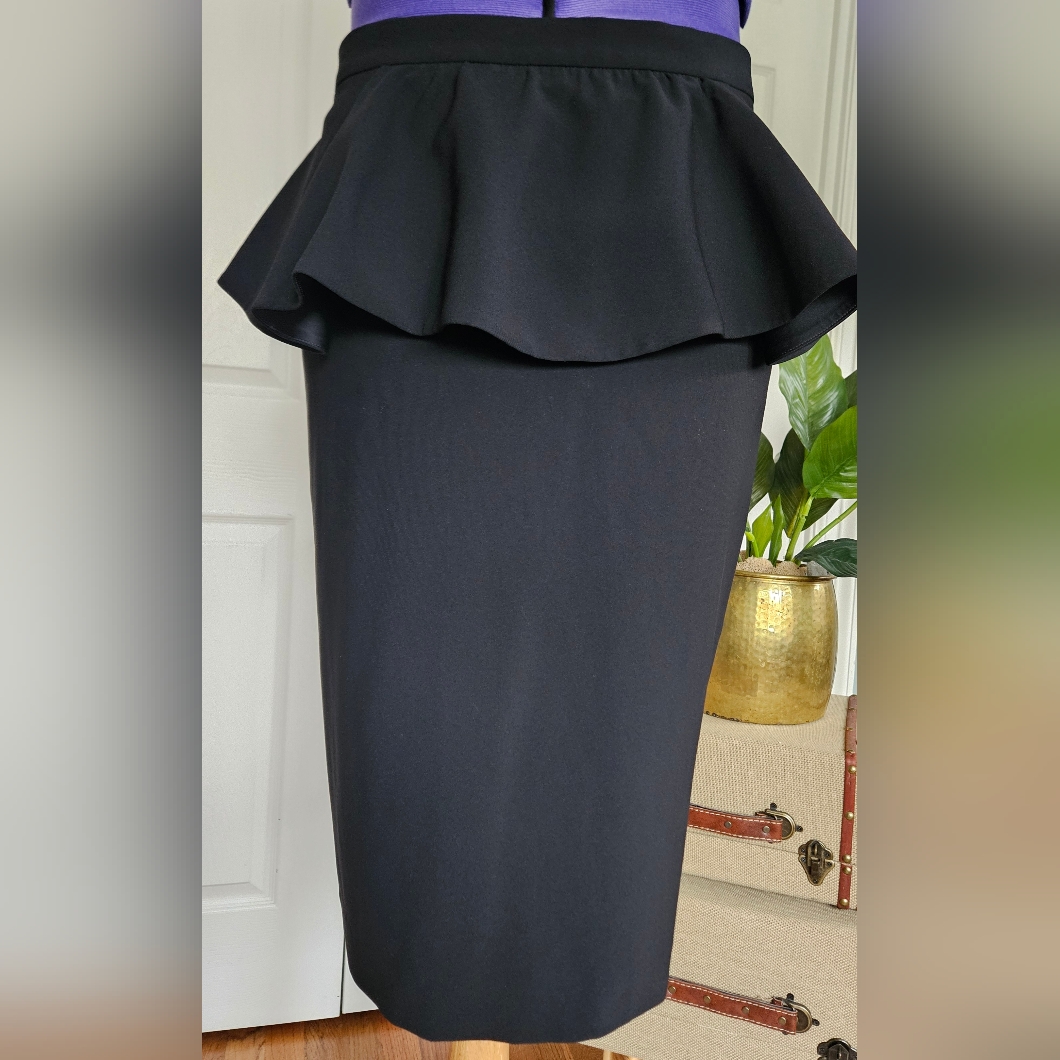 St. John Knits Heavy Crepe Peplum Knee Length Size 12 Pencil Skirt!
